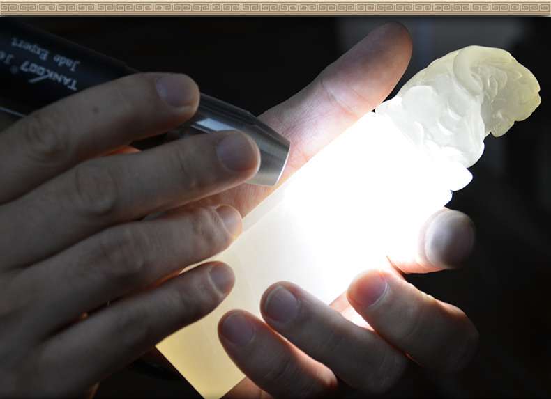 照玉強光手電筒不只可以鑒定琥珀，還可以鑒別各種的玉石、原石